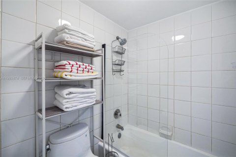 Снять в аренду квартиру в Майами-Бич, Флорида 52.95м2, № 2063892 - фото 15