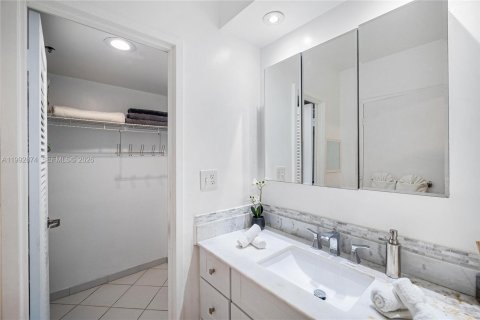 Снять в аренду квартиру в Майами-Бич, Флорида 52.95м2, № 2063892 - фото 16