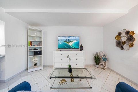 Снять в аренду квартиру в Майами-Бич, Флорида 52.95м2, № 2063892 - фото 7
