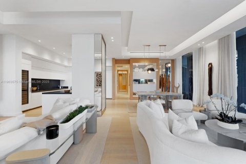 Купить кондоминиум в Майами-Бич, Флорида 5 спален, 426.33м2, № 1955933 - фото 12