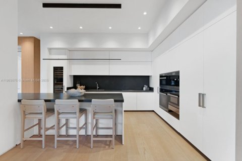 Купить кондоминиум в Майами-Бич, Флорида 5 спален, 426.33м2, № 1955933 - фото 13