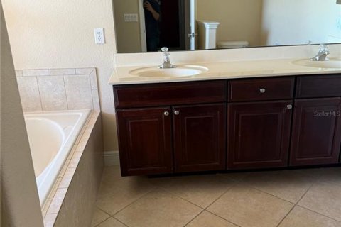 Townhouse in Four Corners, Florida 4 bedrooms, 172.98 sq.m. № 2150579 - photo 4