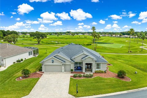 House in Summerfield, Florida 3 bedrooms, 260.68 sq.m. № 1838780 - photo 1
