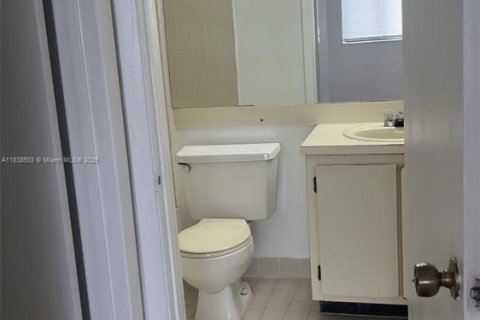 Condo in Fort Lauderdale, Florida, 2 bedrooms № 1825812 - photo 18