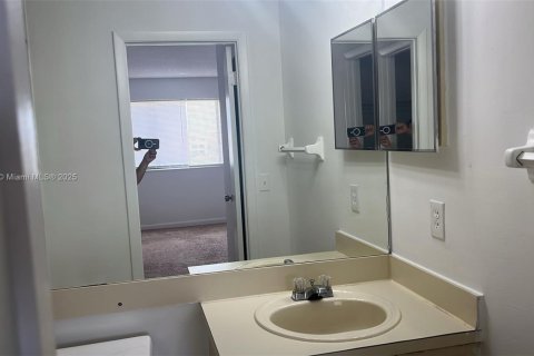 Condo in Fort Lauderdale, Florida, 2 bedrooms № 1825812 - photo 17