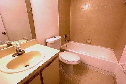 Condo in Fort Lauderdale, Florida, 2 bedrooms № 1825812 - photo 26