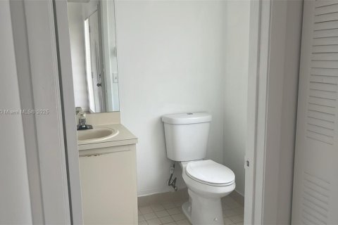 Condo in Fort Lauderdale, Florida, 2 bedrooms № 1825812 - photo 22