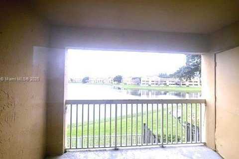 Condo in Fort Lauderdale, Florida, 2 bedrooms № 1825812 - photo 28