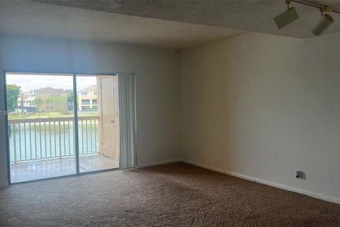 Condo in Fort Lauderdale, Florida, 2 bedrooms № 1825812 - photo 23