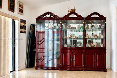 Villa ou maison à vendre à Miramar, Floride: 2 chambres, 150.78 m2 № 2385045 - photo 4