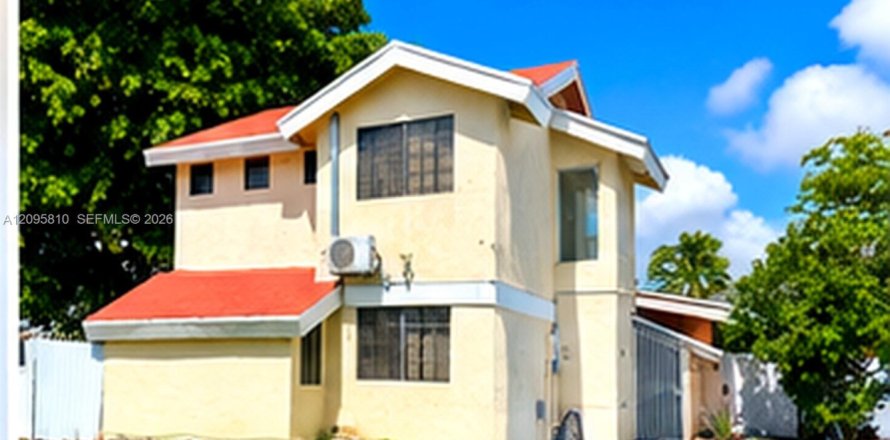 Villa ou maison à Miramar, Floride 2 chambres, 150.78 m2 № 2385045