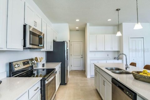 Touwnhouse à louer à Kissimmee, Floride: 3 chambres, 170.29 m2 № 2355684 - photo 2