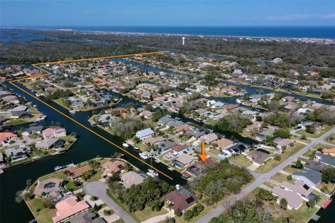 House in Palm Coast, Florida 3 bedrooms, 190.36 sq.m. № 1546039 - photo 5