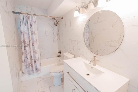 Copropriété à vendre à Hallandale Beach, Floride: 1 chambre, 72.46 m2 № 1968622 - photo 20