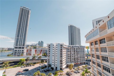 Copropriété à vendre à Hallandale Beach, Floride: 1 chambre, 72.46 m2 № 1968622 - photo 4
