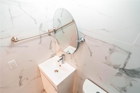 Copropriété à vendre à Hallandale Beach, Floride: 1 chambre, 72.46 m2 № 1968622 - photo 27