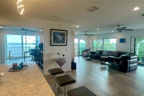 Condominio en venta en Tarpon Springs, Florida, 4 dormitorios, 278.71 m2 № 1795792 - foto 11