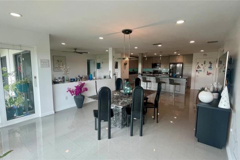 Condominio en venta en Tarpon Springs, Florida, 4 dormitorios, 278.71 m2 № 1795792 - foto 29
