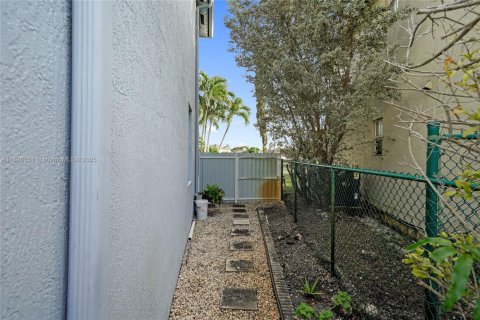 Villa ou maison à vendre à Miami, Floride: 4 chambres, 220.36 m2 № 1951134 - photo 14