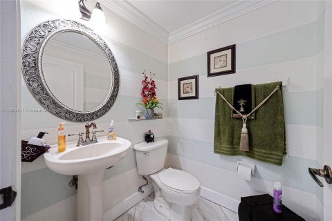 Villa ou maison à vendre à Miami, Floride: 4 chambres, 220.36 m2 № 1951134 - photo 21