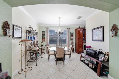 Villa ou maison à vendre à Miami, Floride: 4 chambres, 220.36 m2 № 1951134 - photo 3