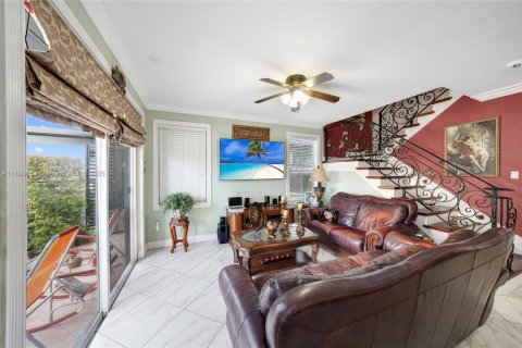 Villa ou maison à vendre à Miami, Floride: 4 chambres, 220.36 m2 № 1951134 - photo 11