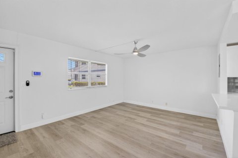 Купить кондоминиум в Делрей-Бич, Флорида 6 комнат, 66.89м2, № 2247696 - фото 4
