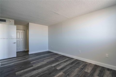 Снять в аренду квартиру в Майами-Бич, Флорида 2 спальни, 92.9м2, № 1951537 - фото 11