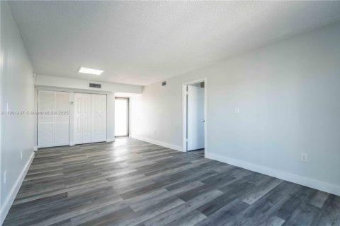 Снять в аренду квартиру в Майами-Бич, Флорида 2 спальни, 92.9м2, № 1951537 - фото 6