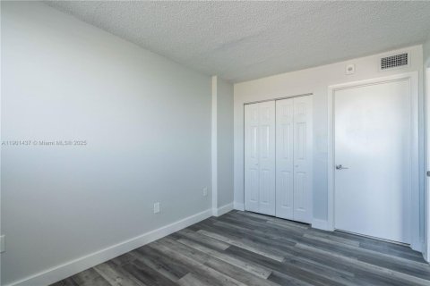 Снять в аренду квартиру в Майами-Бич, Флорида 2 спальни, 92.9м2, № 1951537 - фото 19