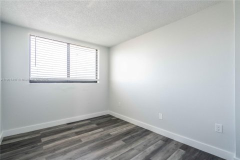 Снять в аренду квартиру в Майами-Бич, Флорида 2 спальни, 92.9м2, № 1951537 - фото 16