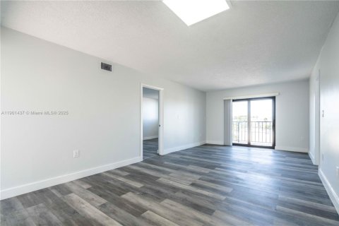 Снять в аренду квартиру в Майами-Бич, Флорида 2 спальни, 92.9м2, № 1951537 - фото 5