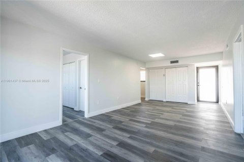 Снять в аренду квартиру в Майами-Бич, Флорида 2 спальни, 92.9м2, № 1951537 - фото 7