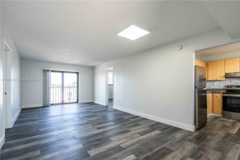 Снять в аренду квартиру в Майами-Бич, Флорида 2 спальни, 92.9м2, № 1951537 - фото 2