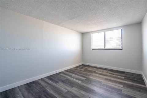 Снять в аренду квартиру в Майами-Бич, Флорида 2 спальни, 92.9м2, № 1951537 - фото 10