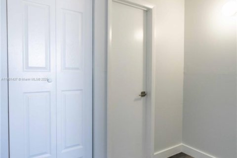 Снять в аренду квартиру в Майами-Бич, Флорида 2 спальни, 92.9м2, № 1951537 - фото 14