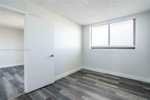 Снять в аренду квартиру в Майами-Бич, Флорида 2 спальни, 92.9м2, № 1951537 - фото 17