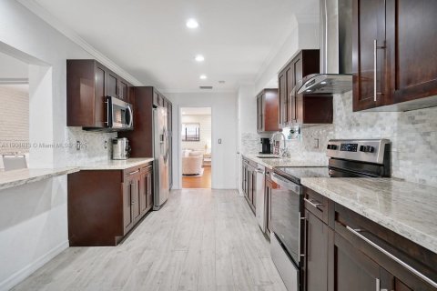 House in North Miami Beach, Florida 3 bedrooms, 150.32 sq.m. № 2012848 - photo 5