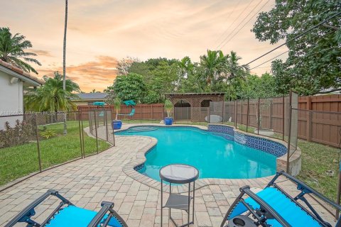 House in North Miami Beach, Florida 3 bedrooms, 150.32 sq.m. № 2012848 - photo 11