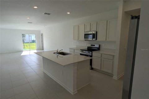 Villa ou maison à louer à Eagle Lake, Floride: 3 chambres, 133.04 m2 № 2421696 - photo 3