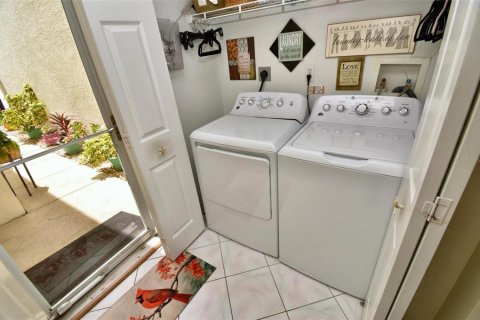 Adosado en venta en New Smyrna Beach, Florida, 2 dormitorios, 185.53 m2 № 2100119 - foto 23