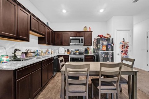 Townhouse in Davenport, Florida 3 bedrooms, 130.43 sq.m. № 1917636 - photo 7