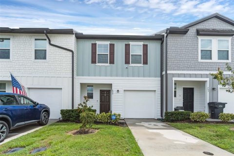 Townhouse in Davenport, Florida 3 bedrooms, 130.43 sq.m. № 1917636 - photo 1