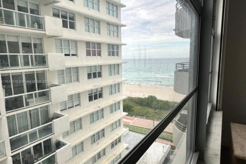 Condo in Miami Beach, Florida, 2 bedrooms  № 1331430 - photo 12