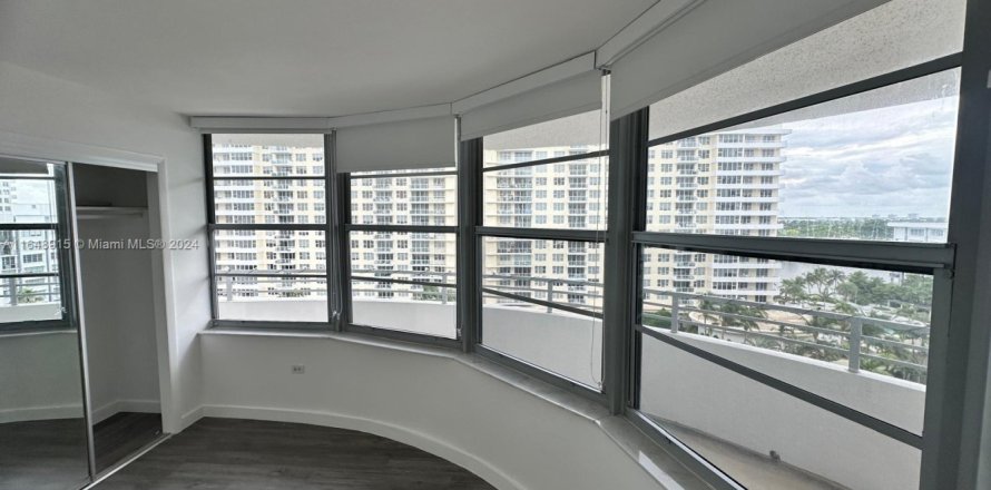 Condo in Miami Beach, Florida, 2 bedrooms  № 1331430