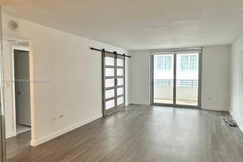 Condo in Miami Beach, Florida, 2 bedrooms  № 1331430 - photo 21