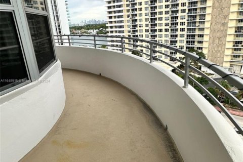 Condo in Miami Beach, Florida, 2 bedrooms  № 1331430 - photo 11