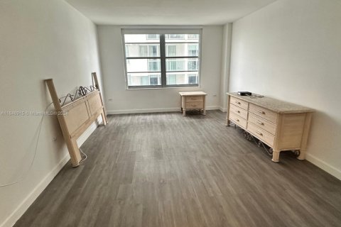 Condo in Miami Beach, Florida, 2 bedrooms  № 1331430 - photo 25