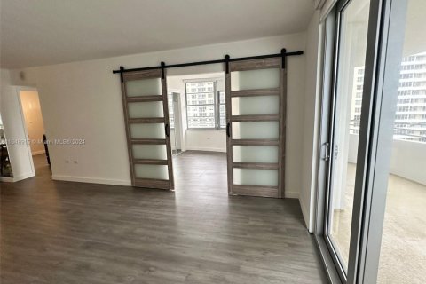 Condo in Miami Beach, Florida, 2 bedrooms  № 1331430 - photo 22