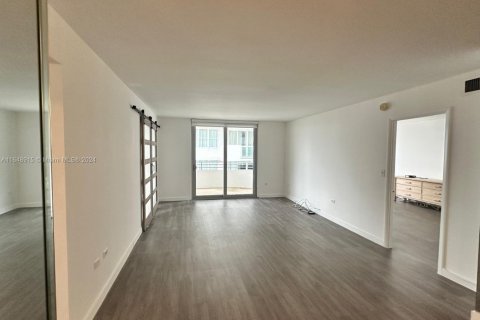 Condo in Miami Beach, Florida, 2 bedrooms  № 1331430 - photo 16